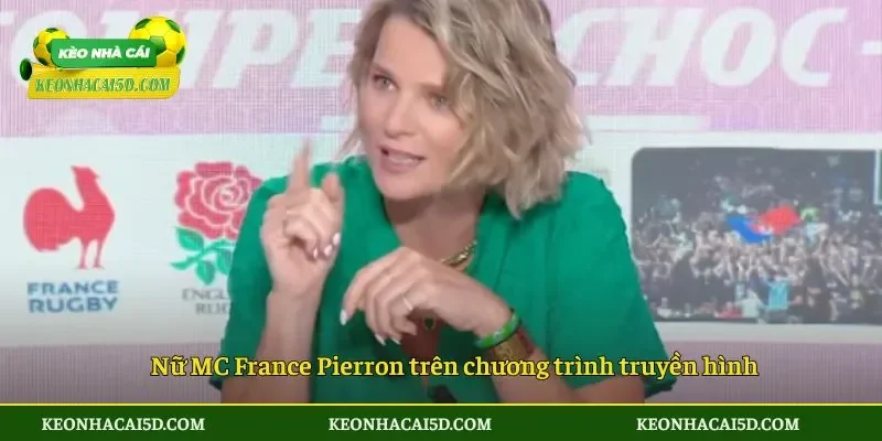 Nữ MC chỉ trích Doku bị đình chỉ công tác 3 Nữ MC France Pierron trên chương trình truyền hình